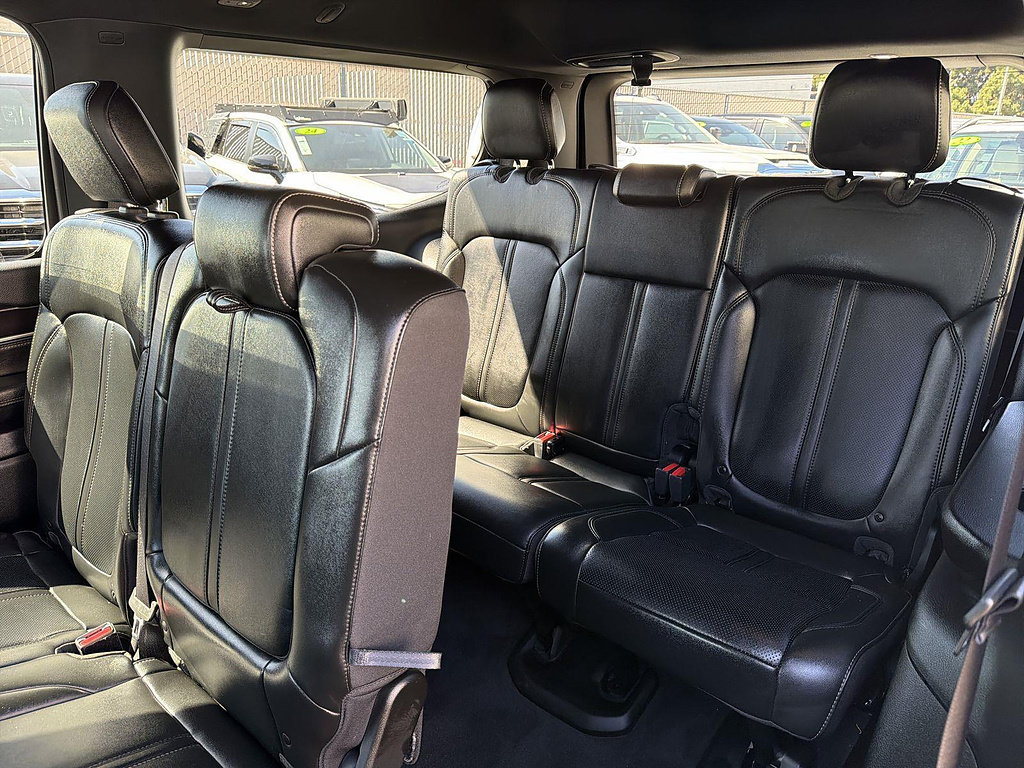 Used 2023 Jeep Wagoneer 4WD image 42