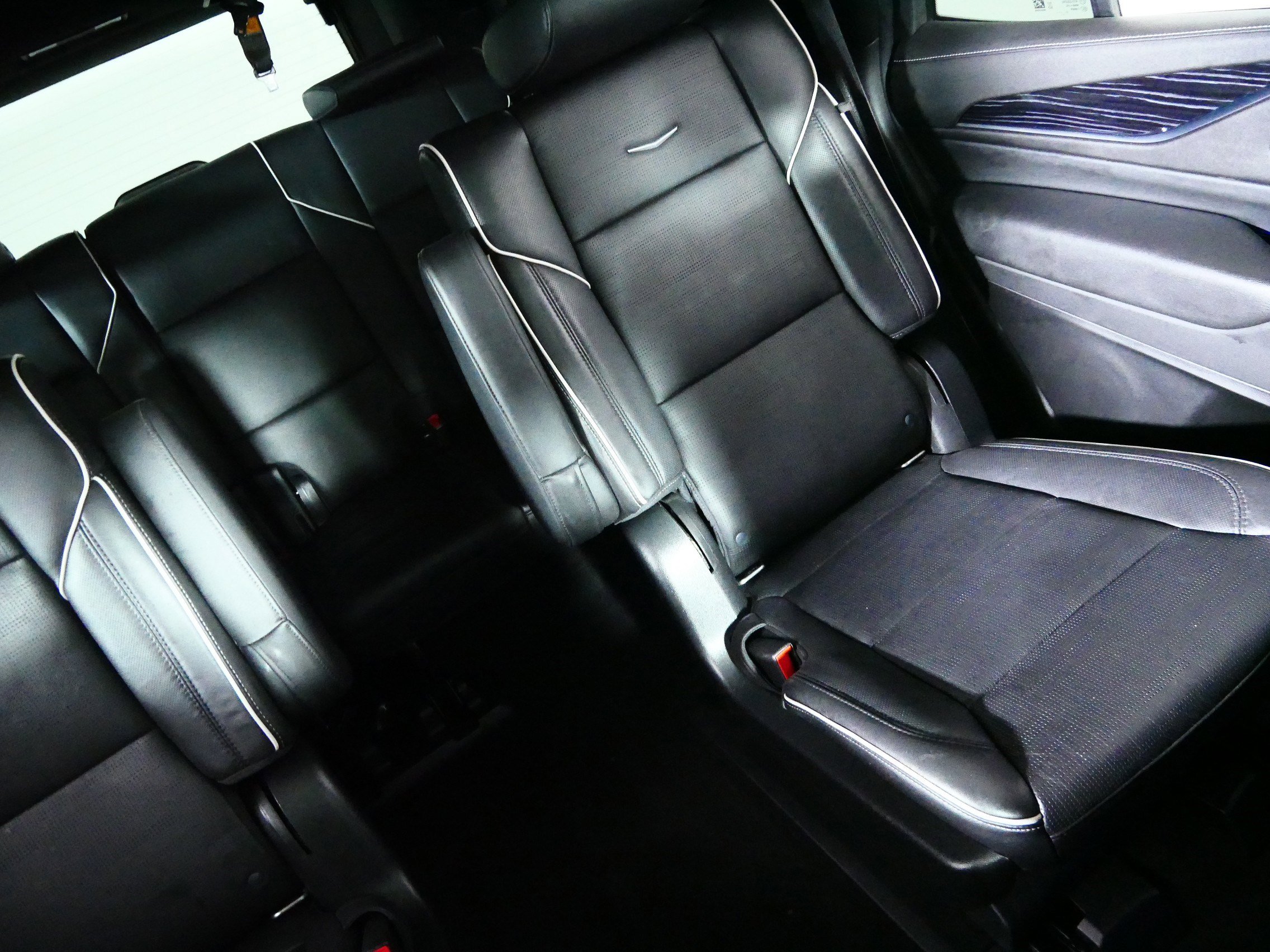 Certified 2022 Cadillac Escalade Sport w/ LPO, Floor Liner Package AWD/4WD image 14