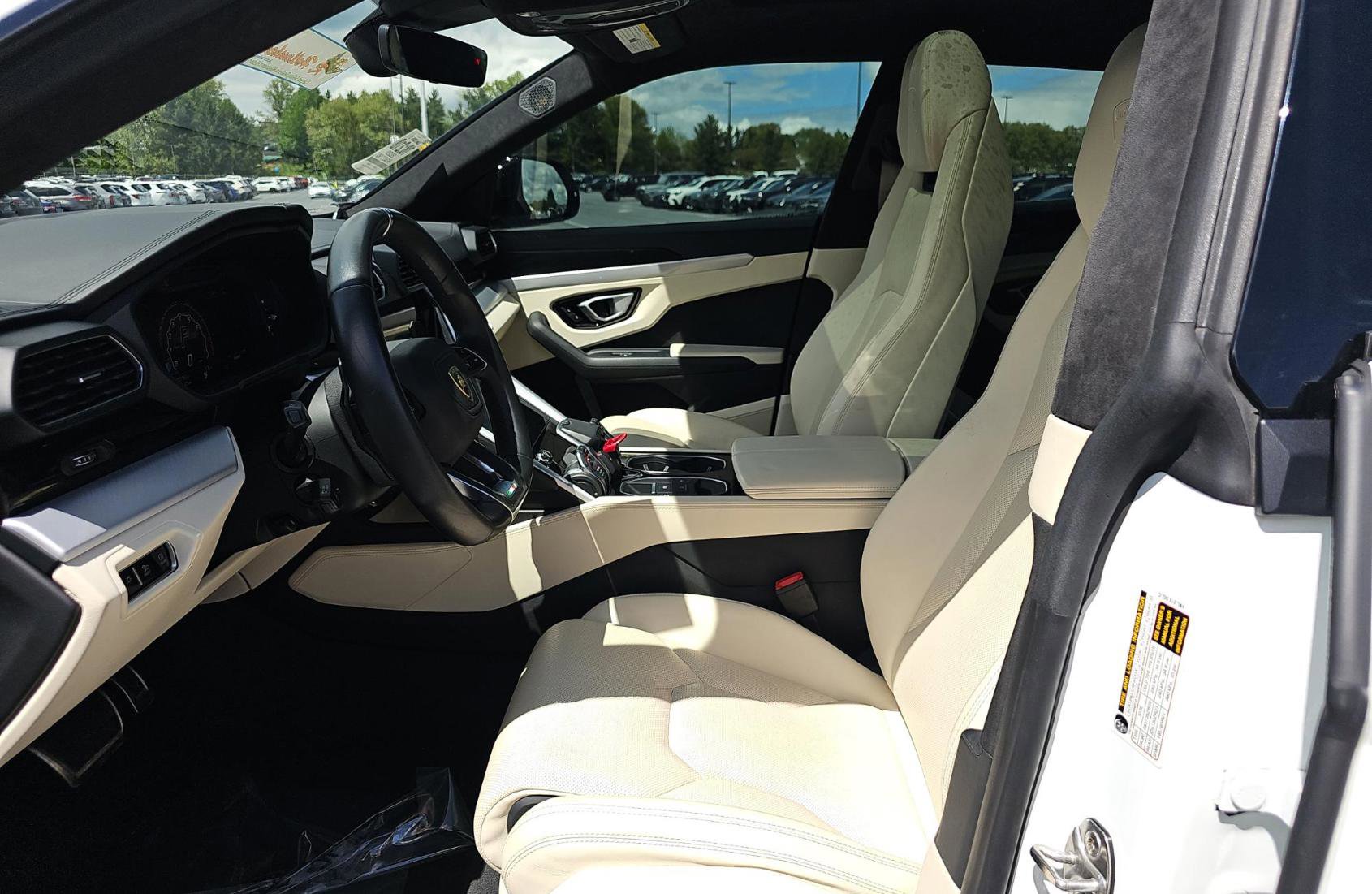 Used 2020 Lamborghini Urus AWD/4WD image 2