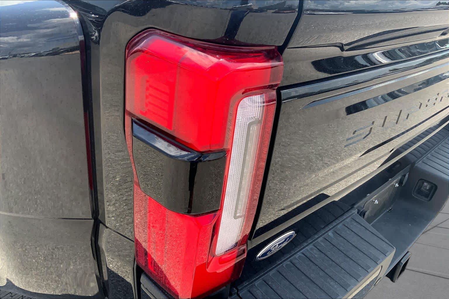 Used 2025 Ford F450 Platinum w/ FX4 Off-Road Package AWD/4WD image 29