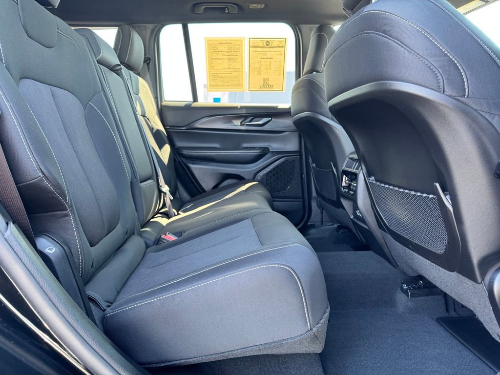 Used 2024 Jeep Grand Cherokee Laredo X image 14