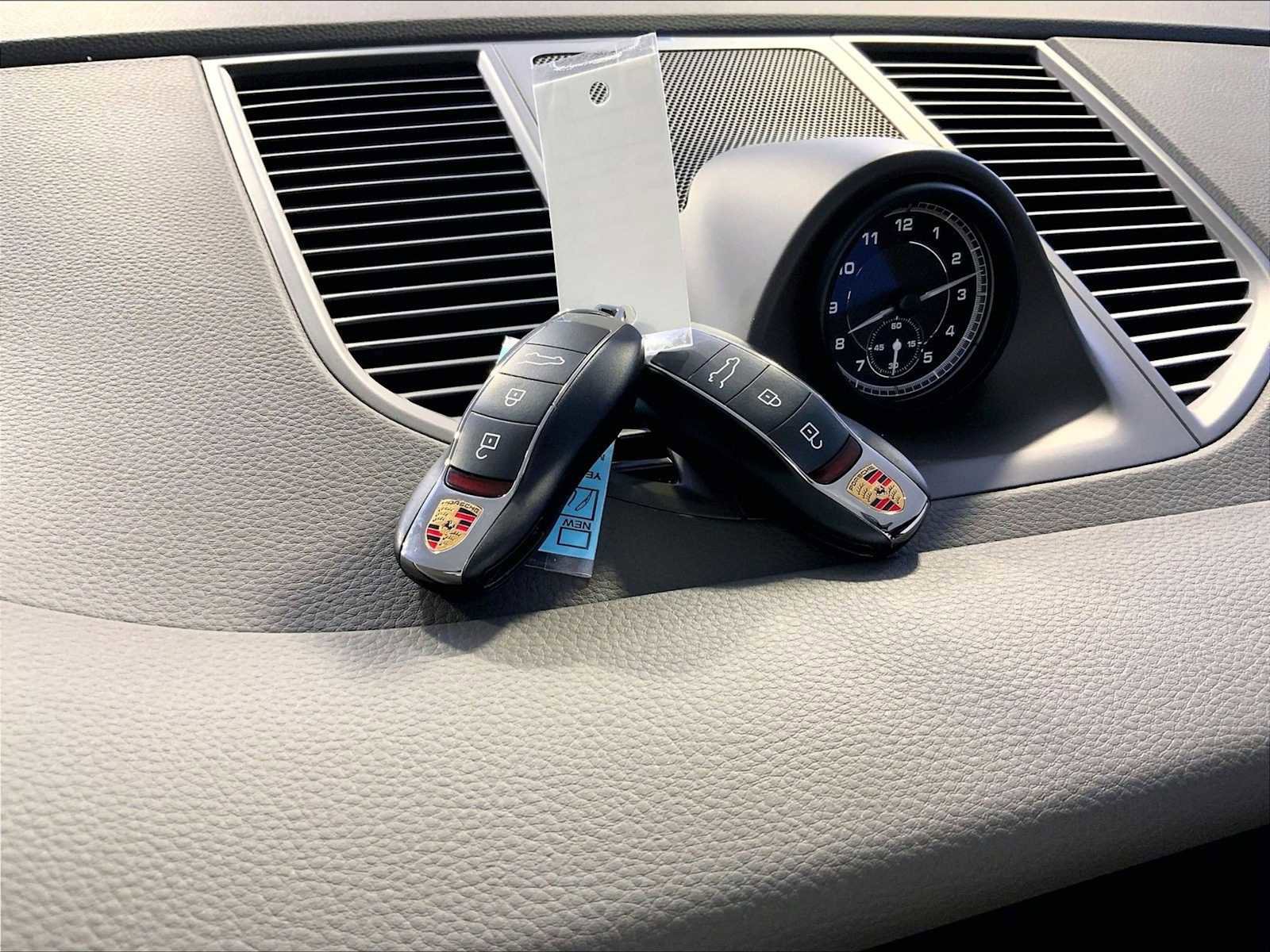 Certified 2023 Porsche Macan image 21