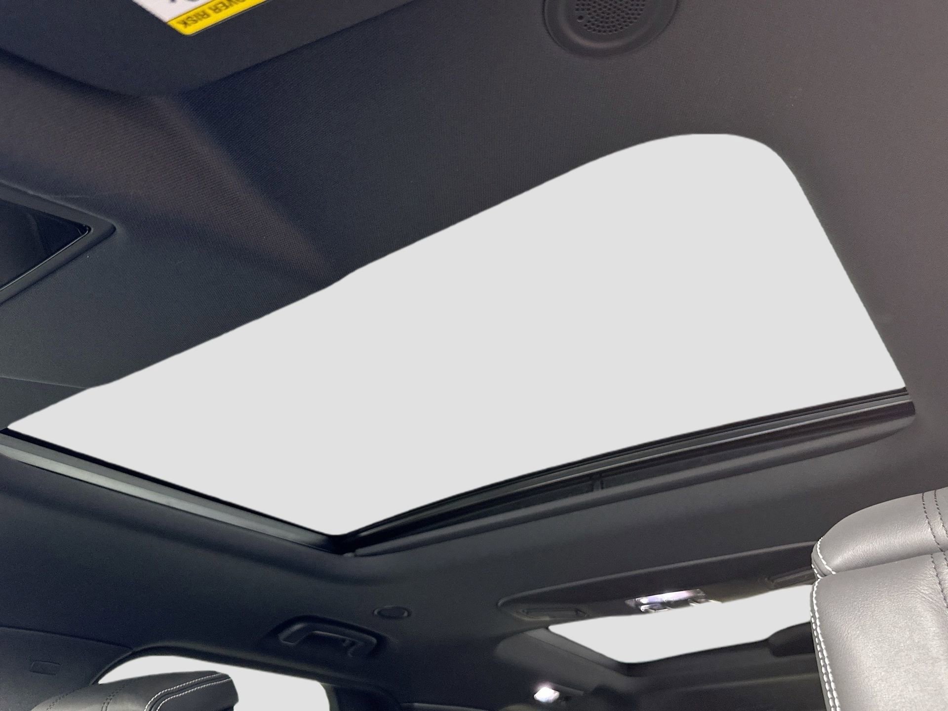 Certified 2024 Land Rover Discovery Dynamic SE image 14