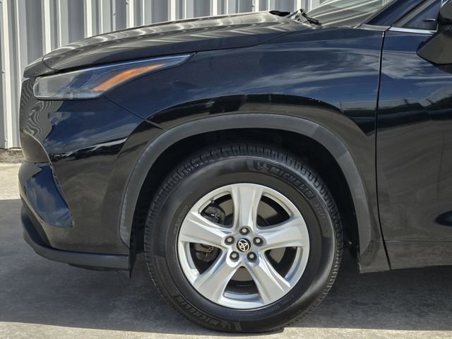 Used 2021 Toyota Highlander LE image 12