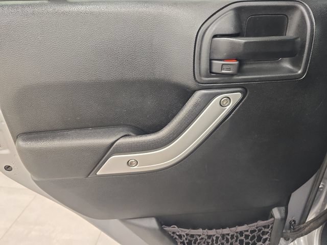 Used 2018 Jeep Wrangler Unlimited Sahara w/ Connectivity Group AWD/4WD image 18