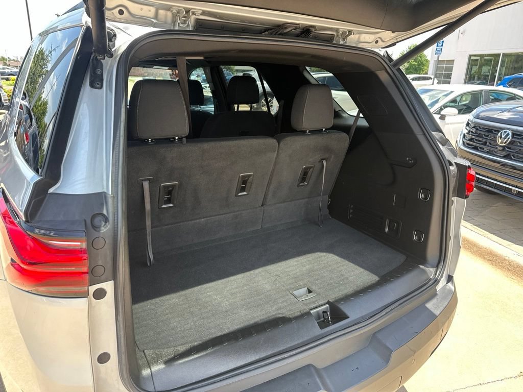Used 2022 Chevrolet Traverse LT FWD image 20