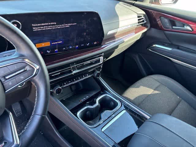 Used 2024 Chevrolet Traverse Z71 AWD/4WD image 19