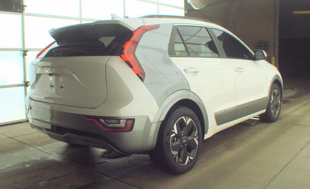 Certified 2023 Kia Niro Wave w/ Wave Preserve Package image 4