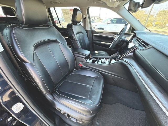 Used 2023 Jeep Grand Cherokee L Limited w/ Luxury Tech Group II AWD/4WD image 27