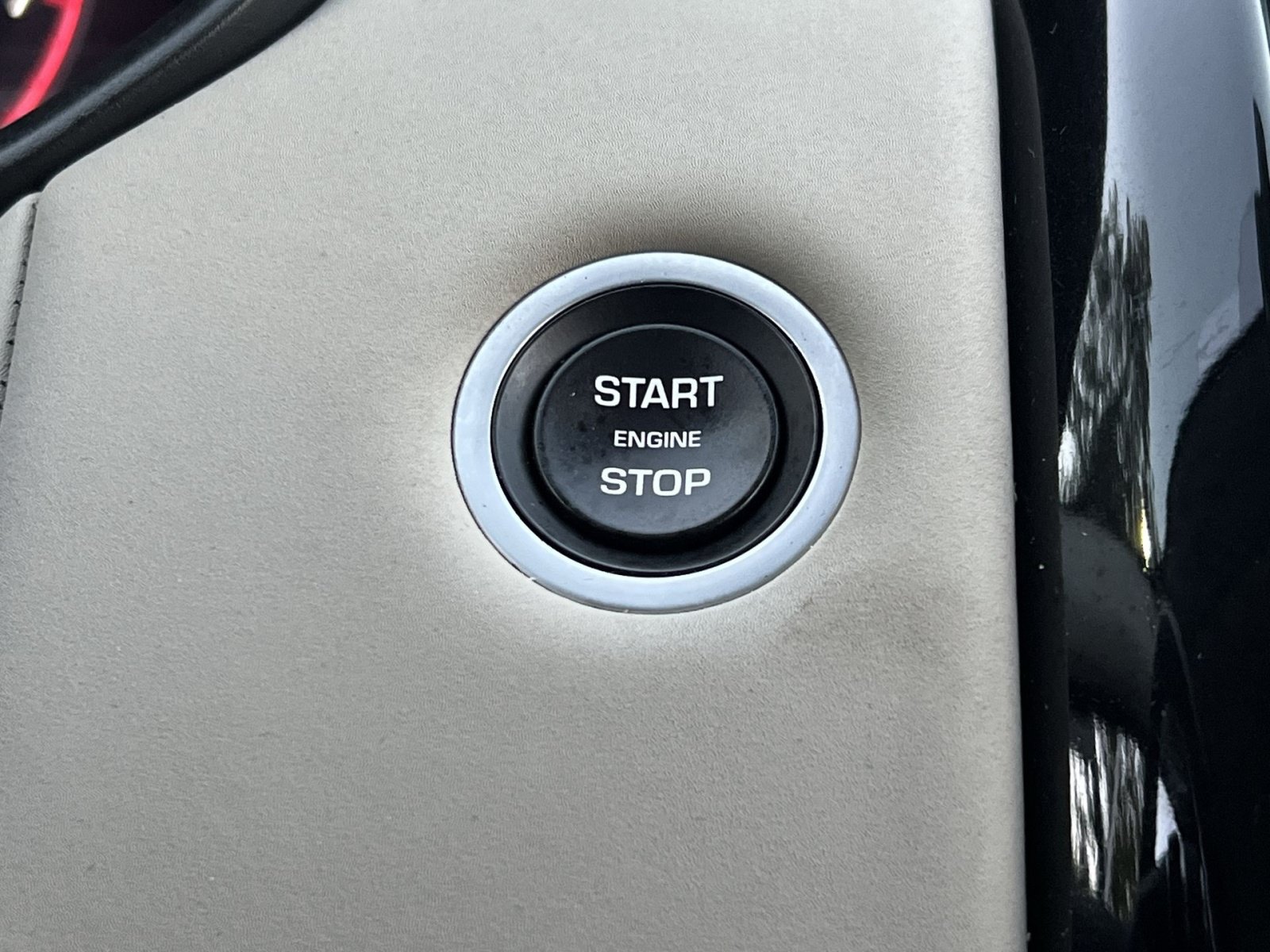 Used 2019 Land Rover Discovery SE AWD/4WD image 39