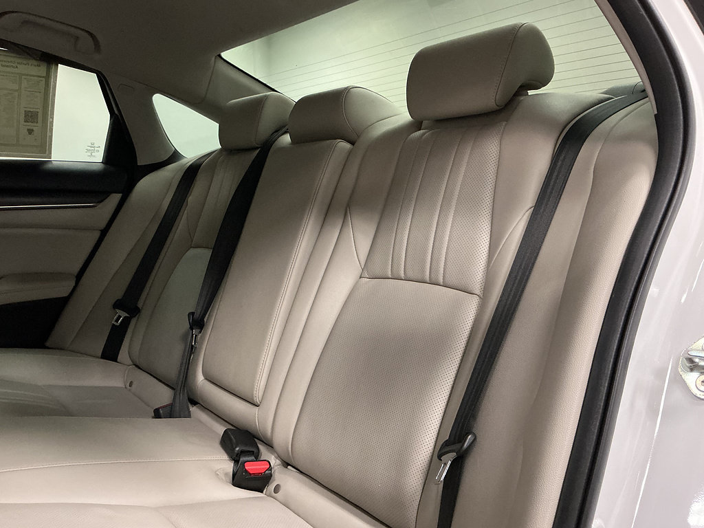 Used 2019 Honda Accord Touring image 18