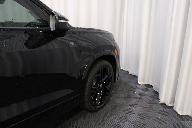 New 2025 Volkswagen Tiguan SE R-Line image 26