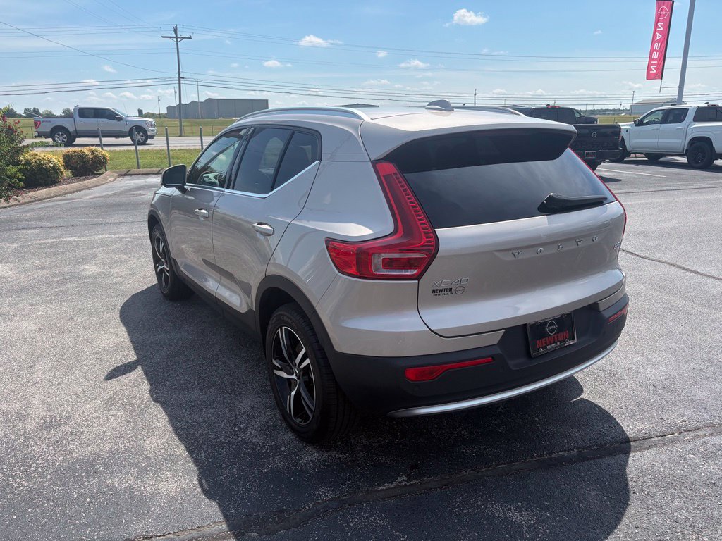 Used 2024 Volvo XC40 B5 Core AWD/4WD image 6