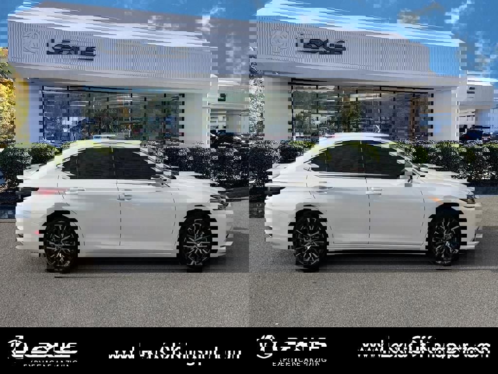 Used 2024 Lexus ES 300h w/ Premium Package image 6