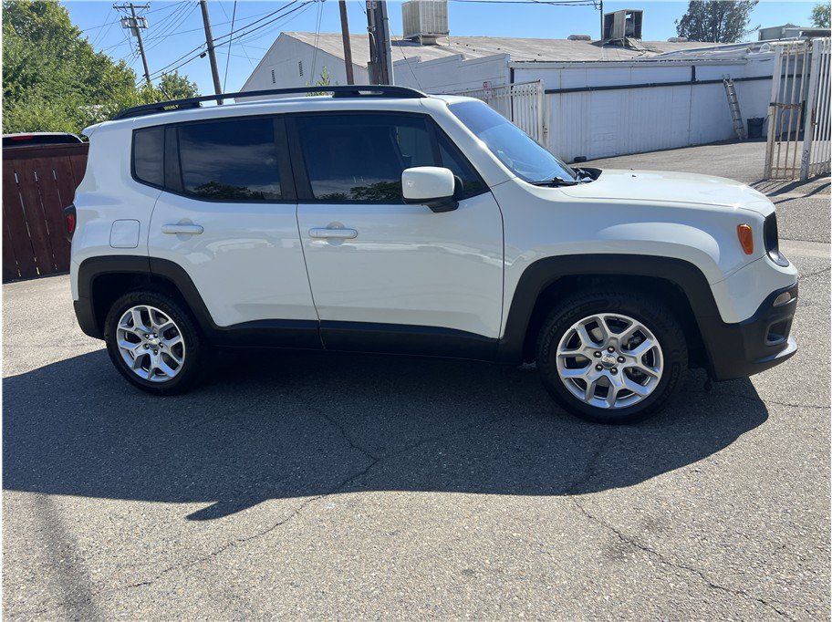 Used 2017 Jeep Renegade Latitude FWD image 8