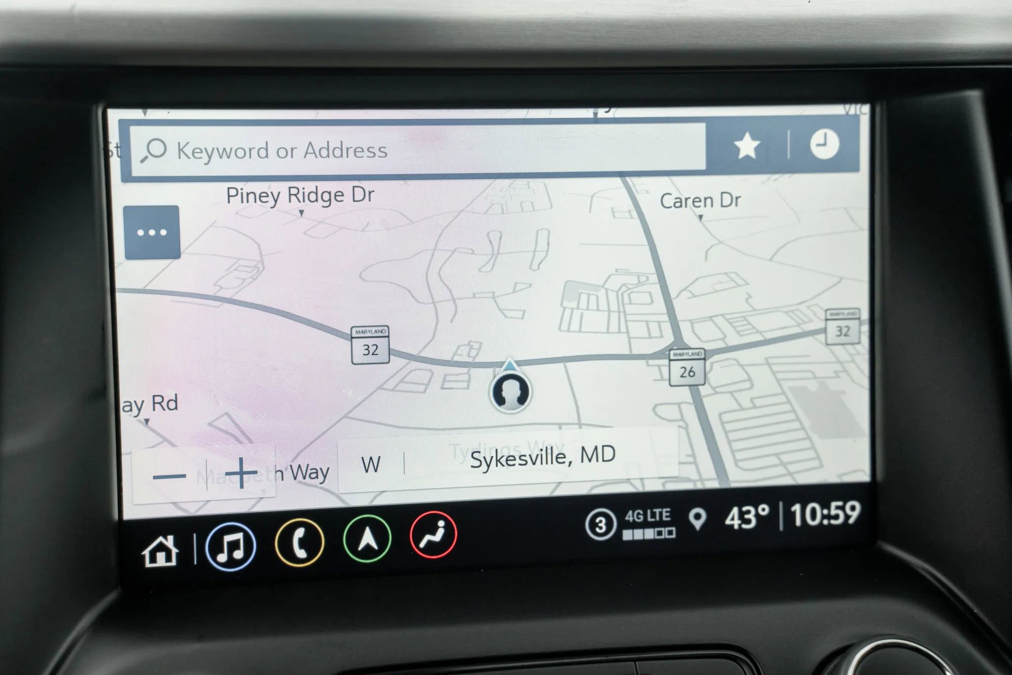 Used 2022 GMC Acadia SLT w/ LPO, Floor Liner Package image 24