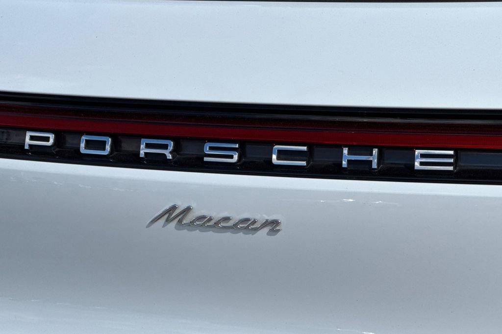 Used 2021 Porsche Macan w/ Premium Package AWD/4WD image 26