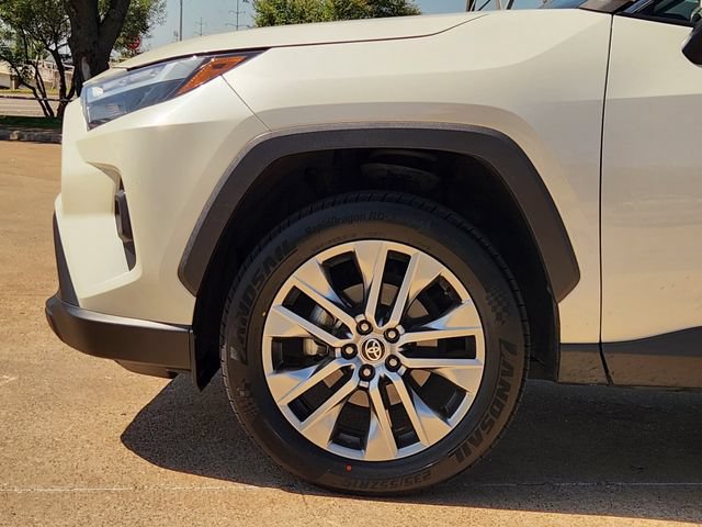 Used 2022 Toyota RAV4 XLE Premium FWD image 5