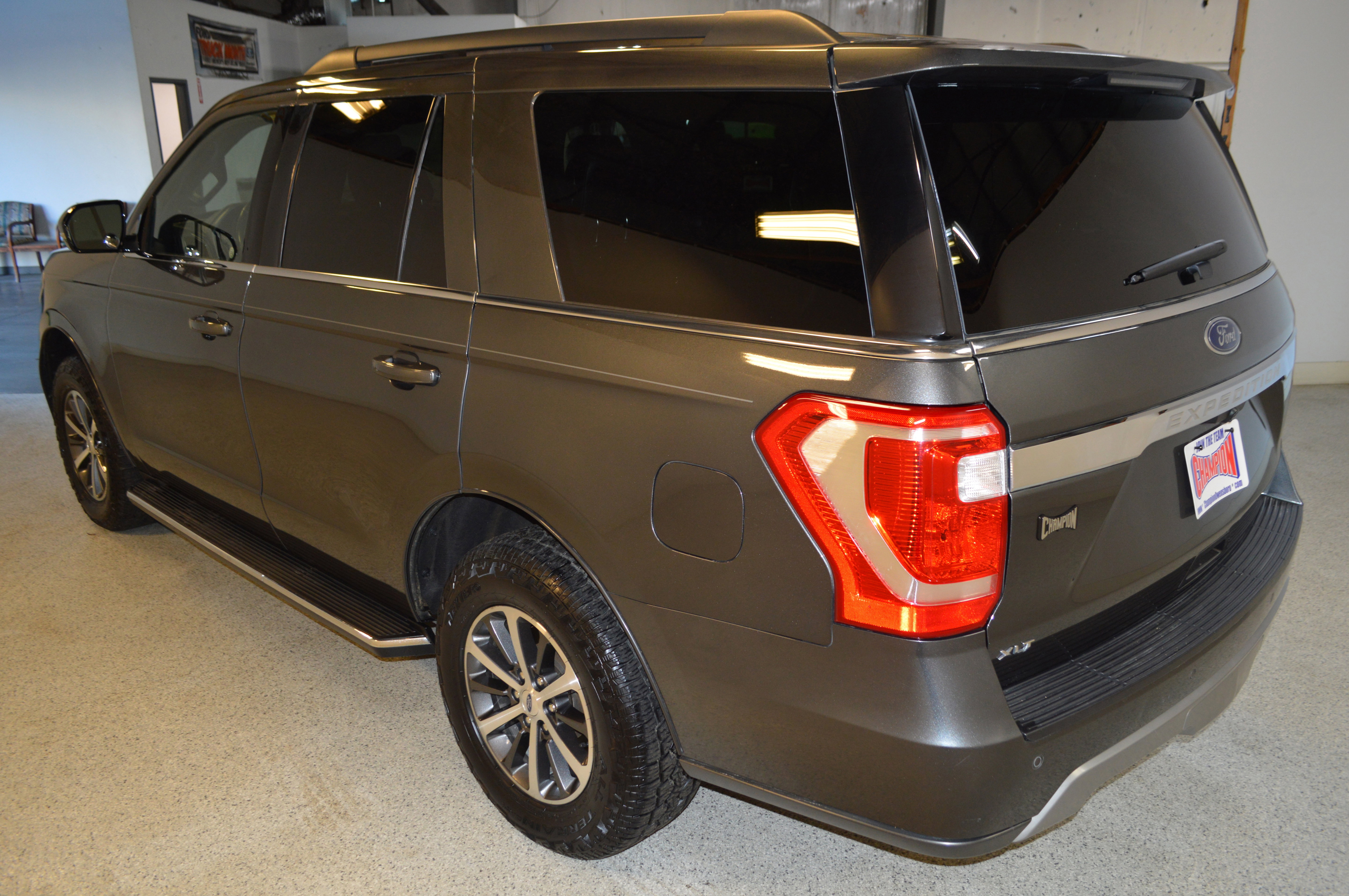 Used 2020 Ford Expedition XLT w/ Equipment Group 202A image 5