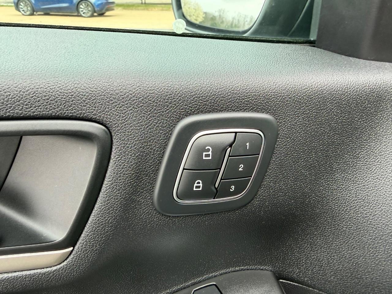 Used 2022 Ford Escape SEL w/ Technology Package image 18