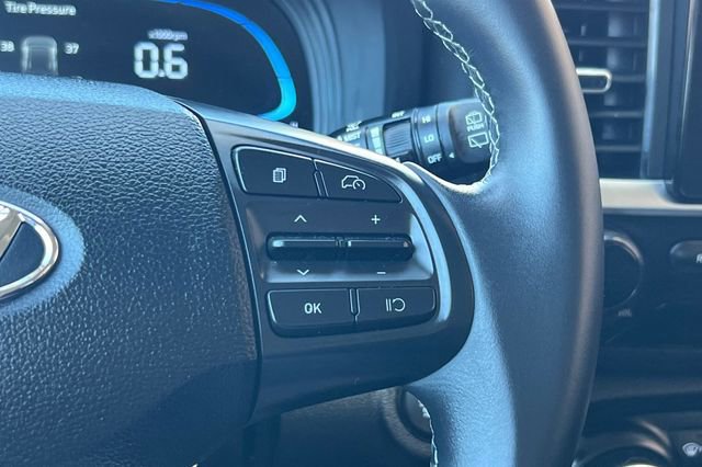 Used 2025 Hyundai Venue SEL image 27