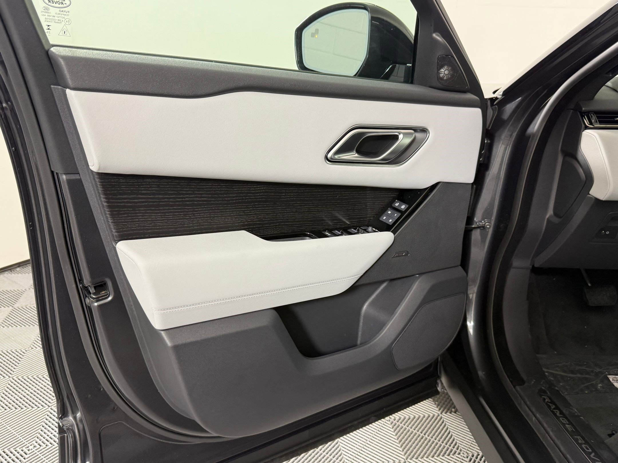 New 2026 Land Rover Range Rover Velar S AWD/4WD image 14