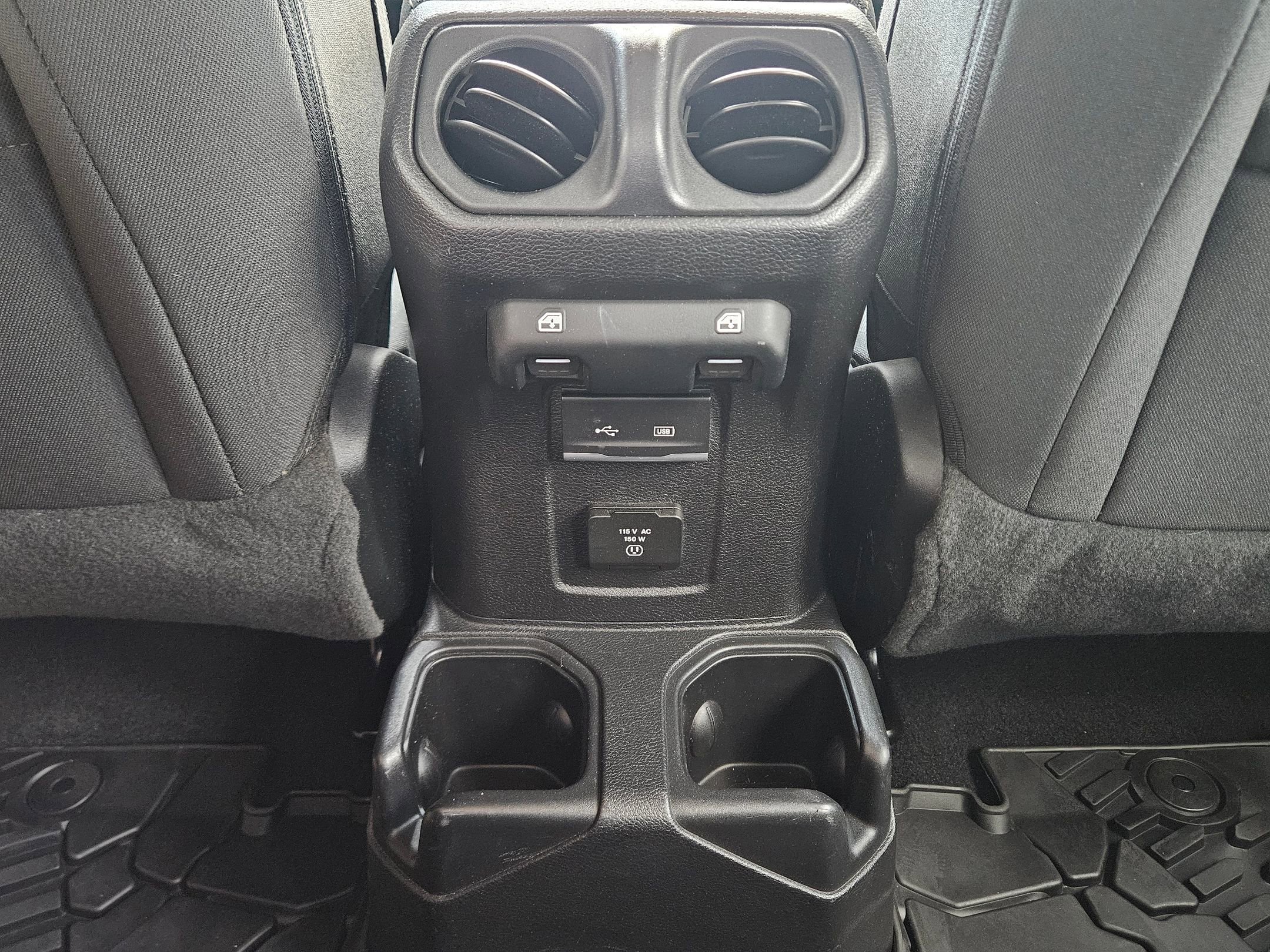 Used 2020 Jeep Wrangler Unlimited Sahara AWD/4WD image 28