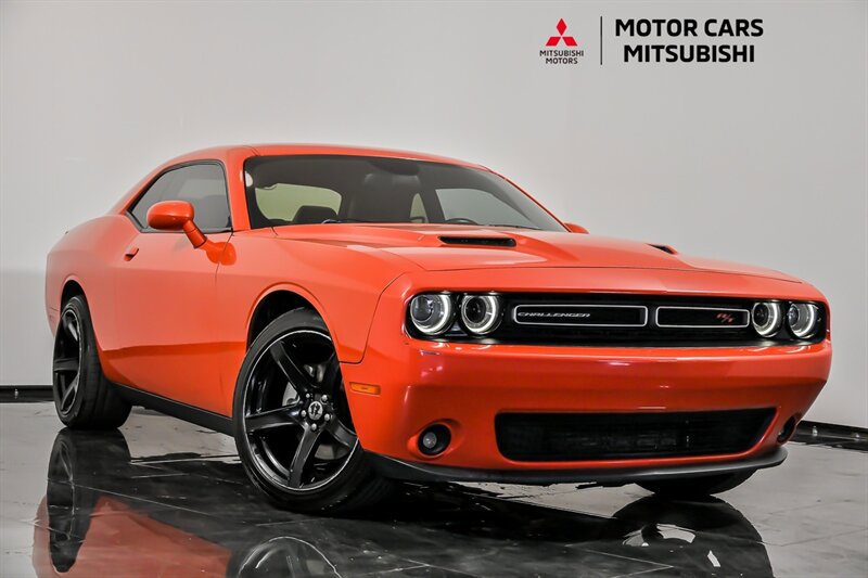 Used 2016 Dodge Challenger SXT Plus RWD image 1