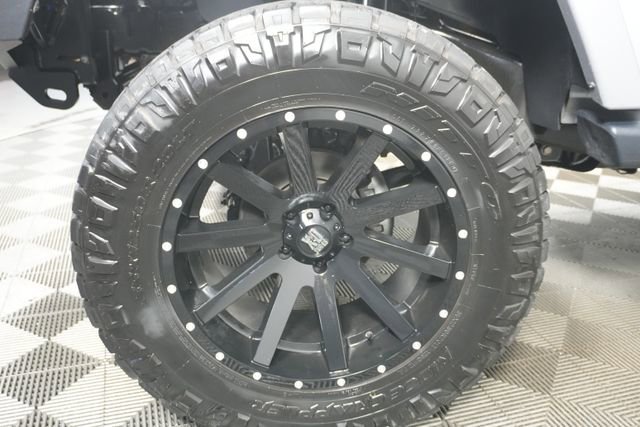 Used 2018 Jeep Wrangler Sahara AWD/4WD image 9