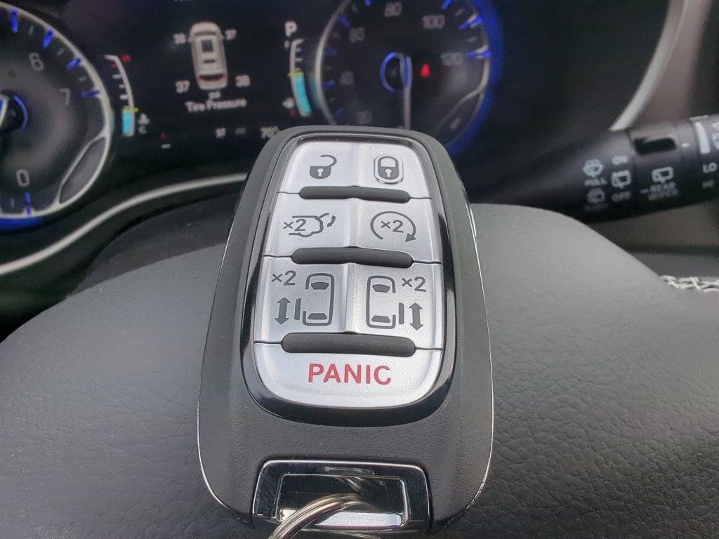 New 2027 Chrysler Pacifica Limited AWD/4WD image 29