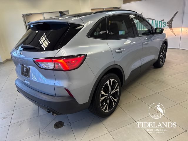 Used 2022 Ford Escape SE w/ SE Sport Appearance Package FWD image 9