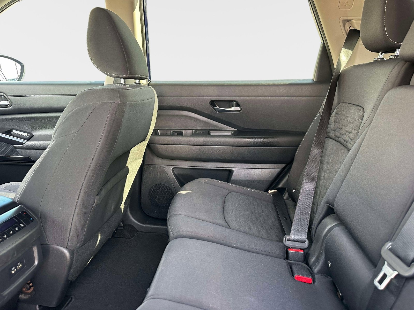 Used 2022 Nissan Pathfinder SV image 14