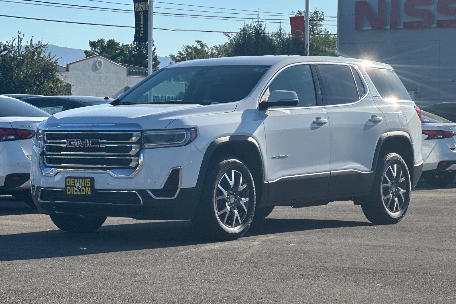 Used 2023 GMC Acadia SLE image 8