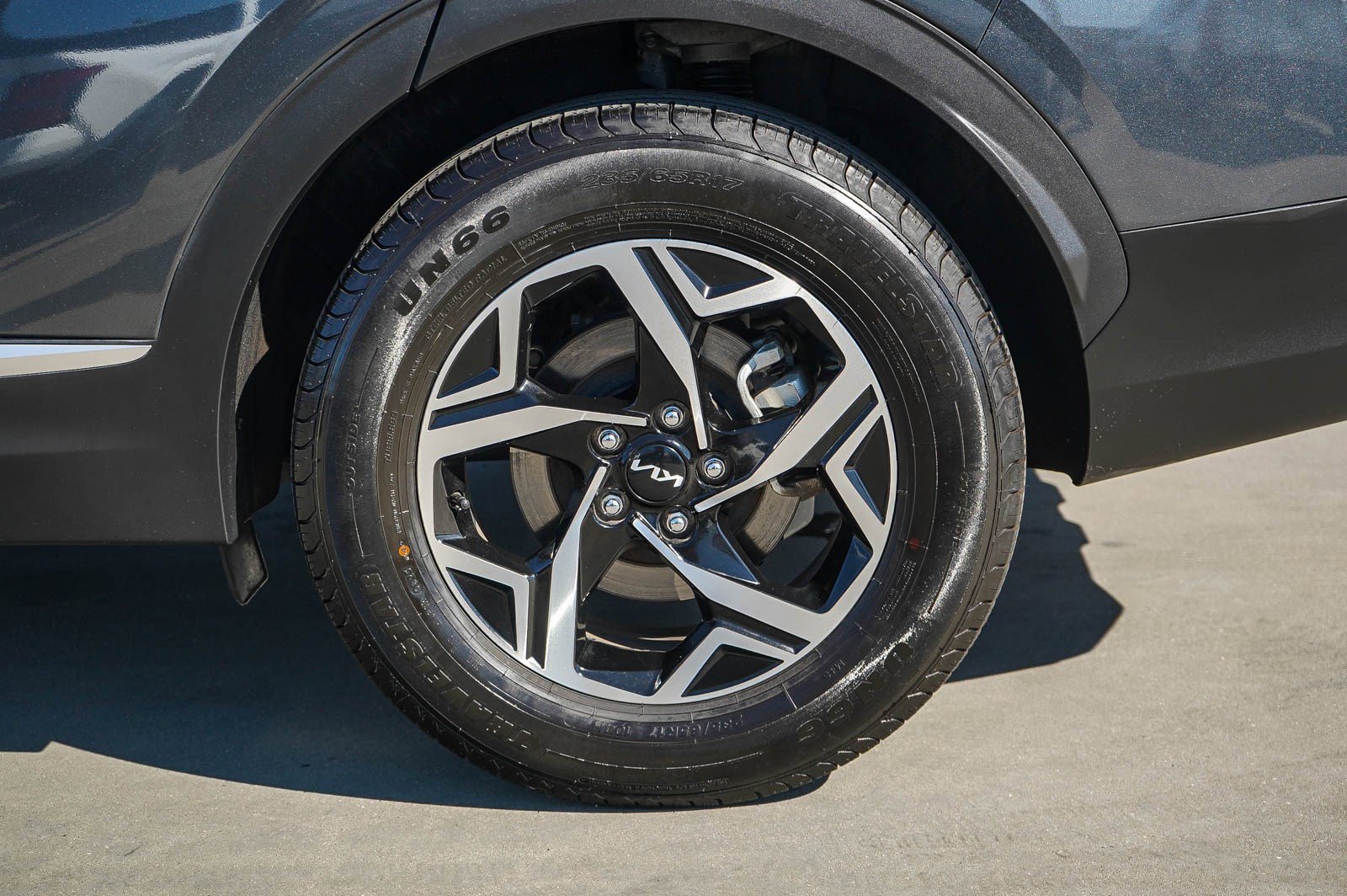 Used 2024 Kia Sportage LX image 6