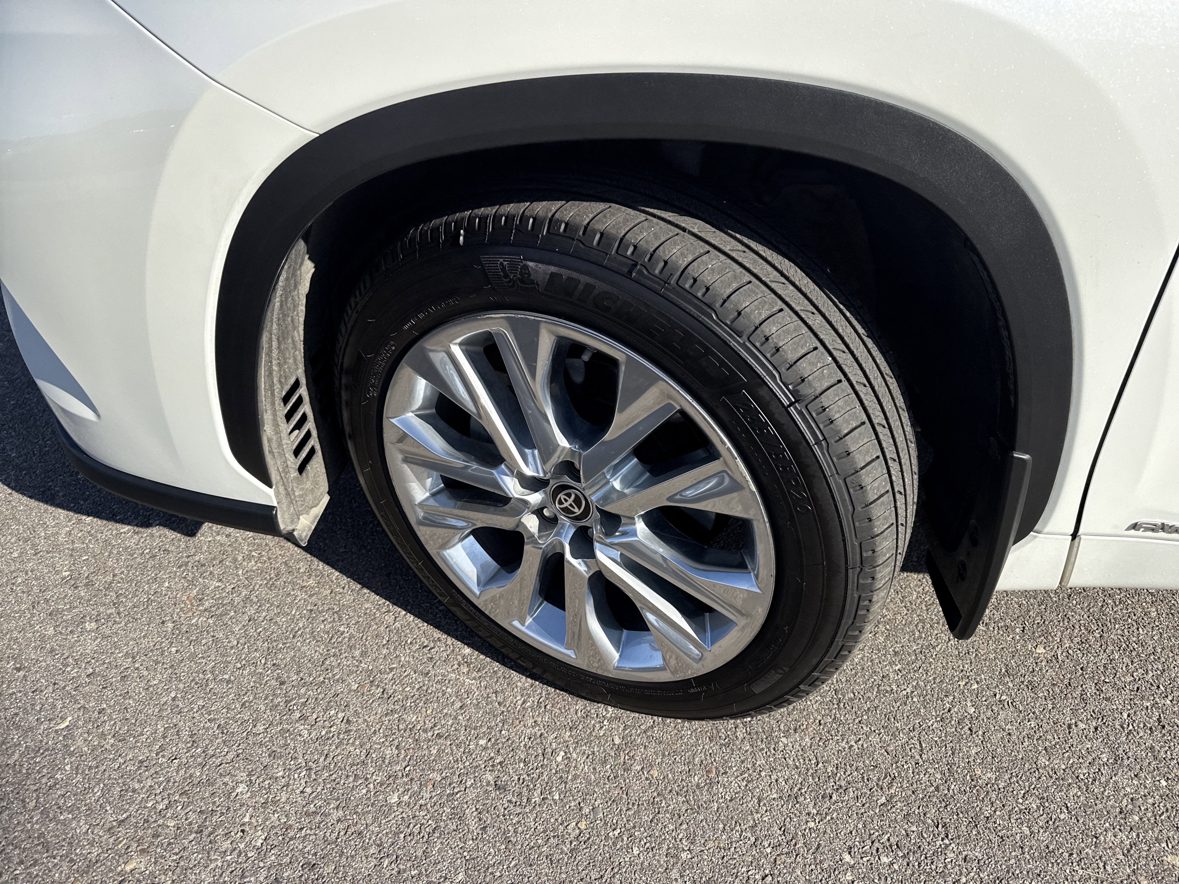 Used 2021 Toyota Highlander Limited image 10