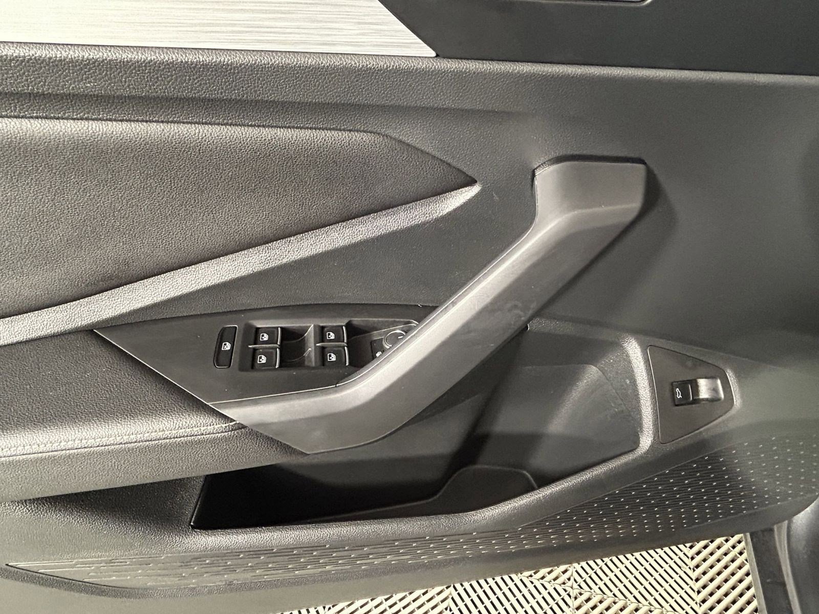 Used 2025 Volkswagen Jetta Sport image 17