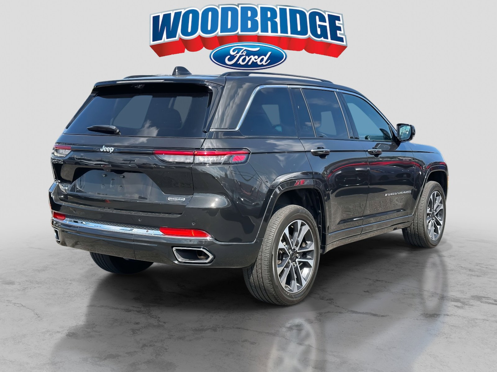 Used 2023 Jeep Grand Cherokee Overland w/ Luxury Tech Group IV image 4