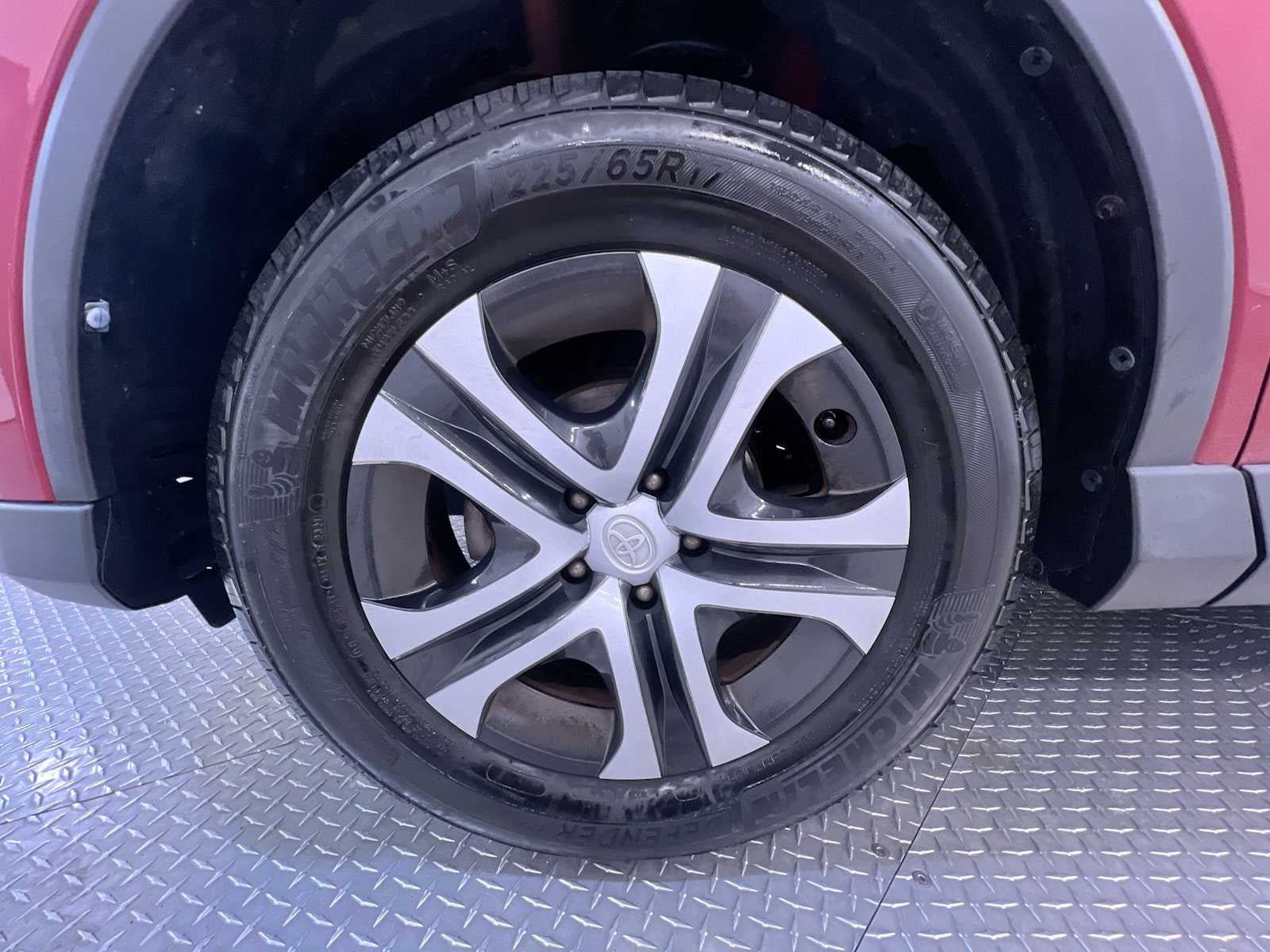 Used 2018 Toyota RAV4 LE w/ All Weather Liner Package FWD image 10