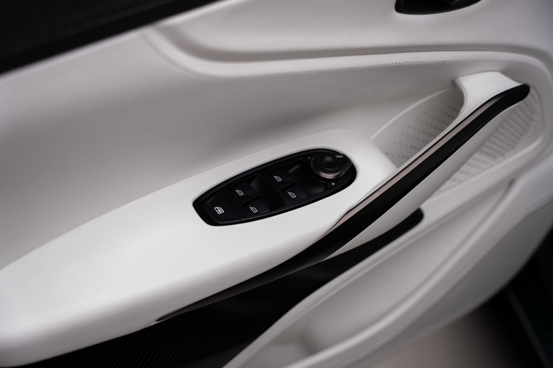 Used 2023 Aston Martin DBX AWD/4WD image 58
