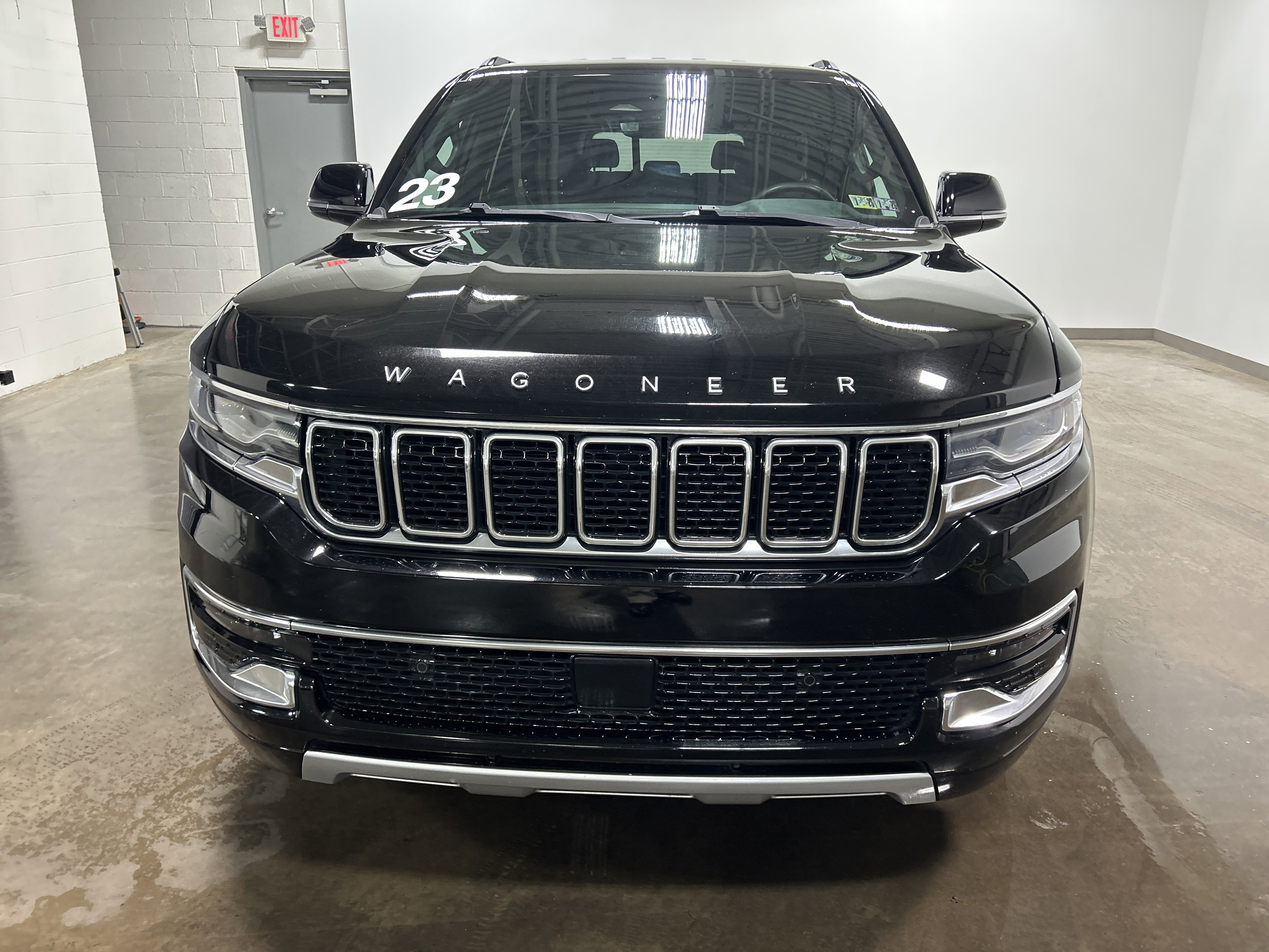 Used 2023 Jeep Wagoneer L Series II image 8