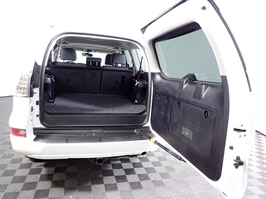Used 2018 Lexus GX 460 w/ Preferred Accessory Package AWD/4WD image 18
