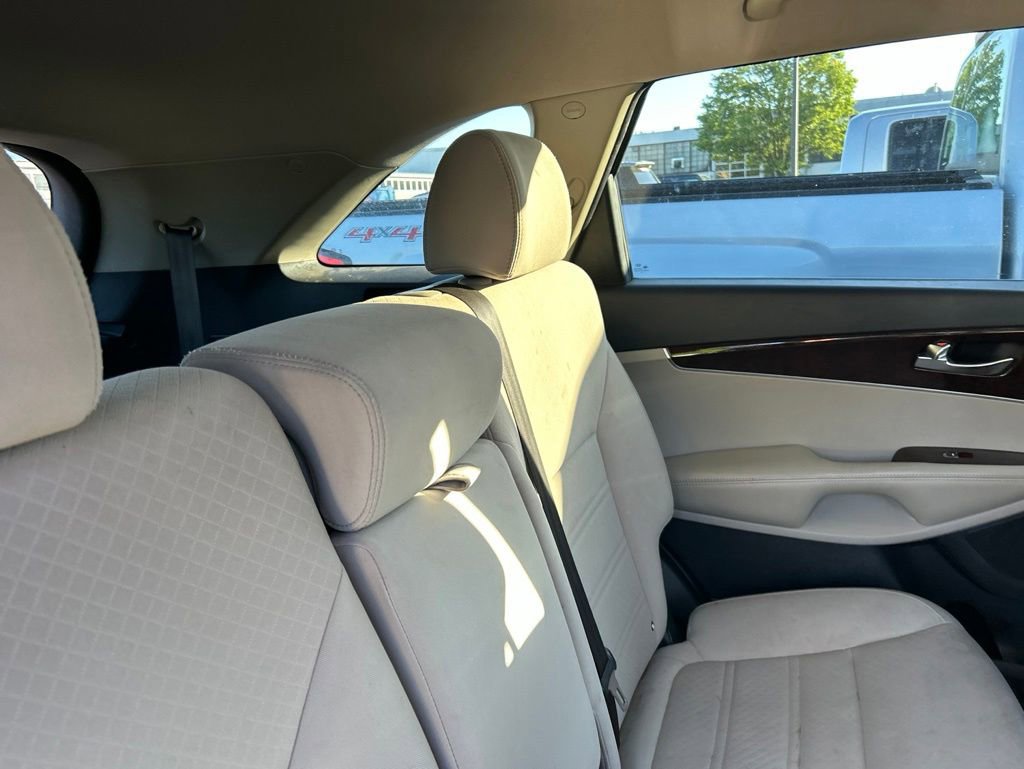 Used 2017 Kia Sorento FWD w/ LX Convenience Package image 11