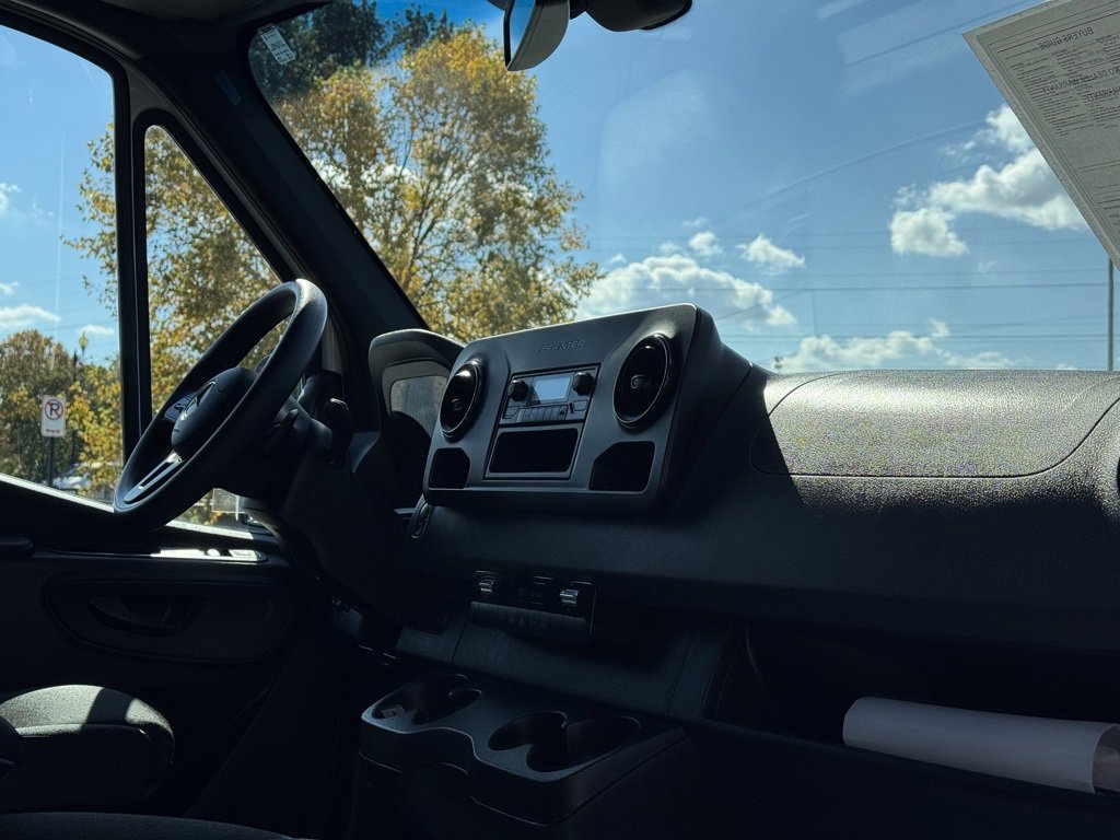 Used 2021 Mercedes-Benz Sprinter 1500 image 10