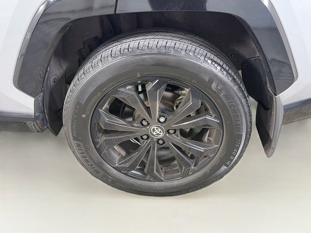 Used 2023 Toyota RAV4 SE image 31