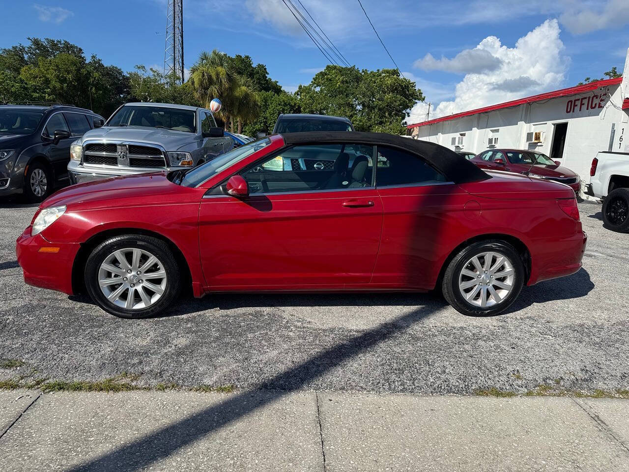 Used 2010 Chrysler Sebring Touring FWD image 5