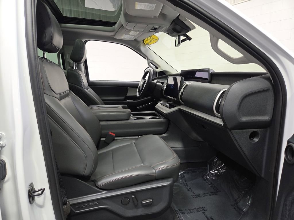 Used 2025 Ford Expedition Active AWD/4WD image 9