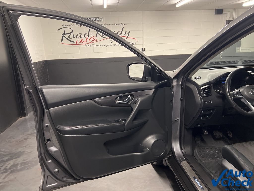 Used 2018 Nissan Rogue SV AWD/4WD image 21