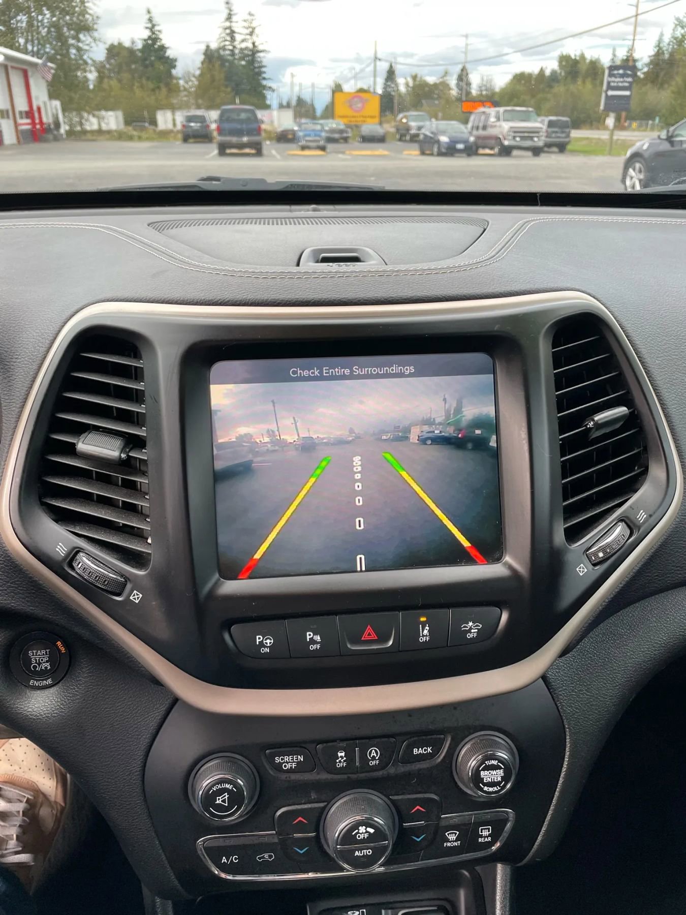 Used 2015 Jeep Cherokee Limited w/ Luxury Group image 16