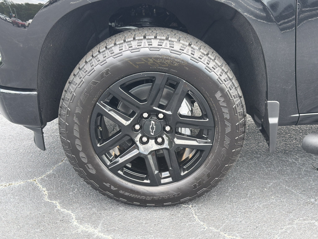 New 2026 Chevrolet Silverado 1500 Custom w/ Turbomax Blackout Package AWD/4WD image 32