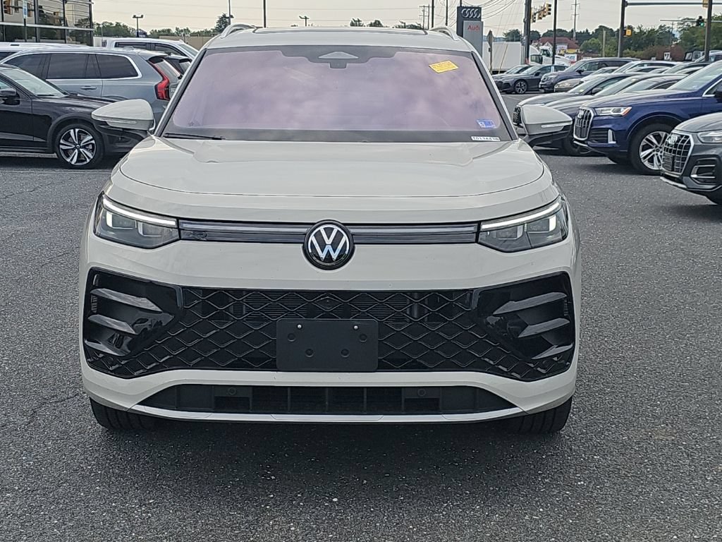 Used 2025 Volkswagen Tiguan SEL R-Line AWD/4WD image 17